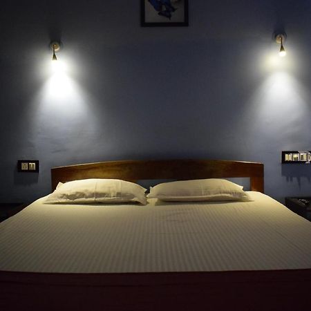 Sanrit Hotel GOA Esterno foto