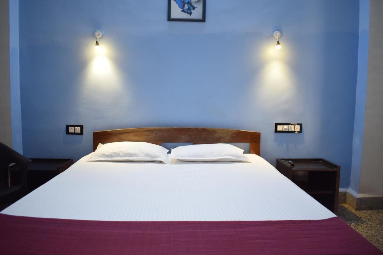 Sanrit Hotel GOA Esterno foto
