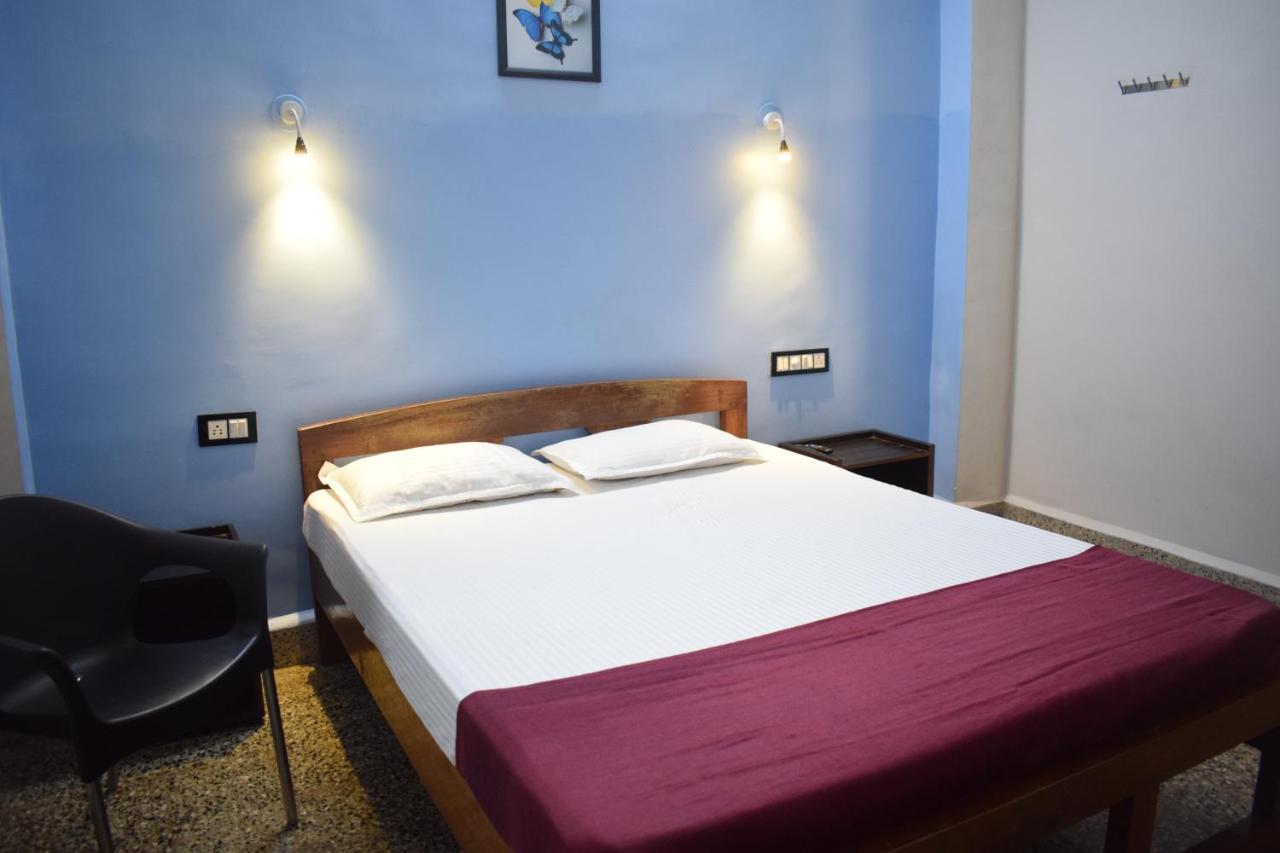Sanrit Hotel GOA Esterno foto