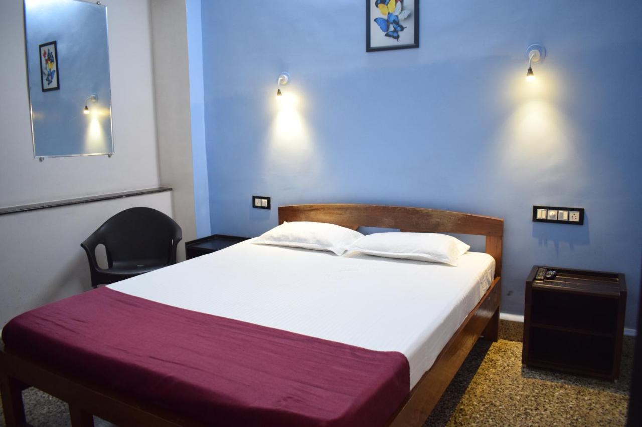 Sanrit Hotel GOA Esterno foto