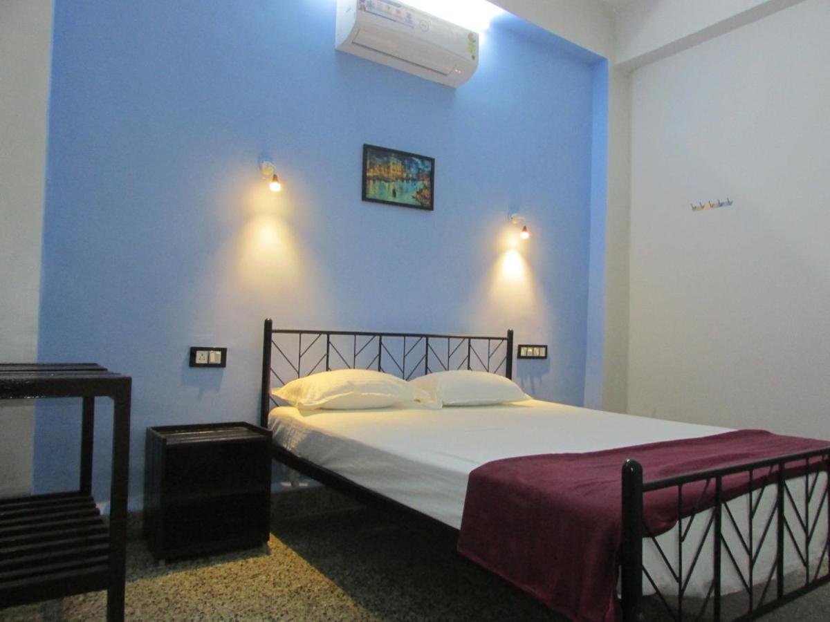 Sanrit Hotel GOA Esterno foto
