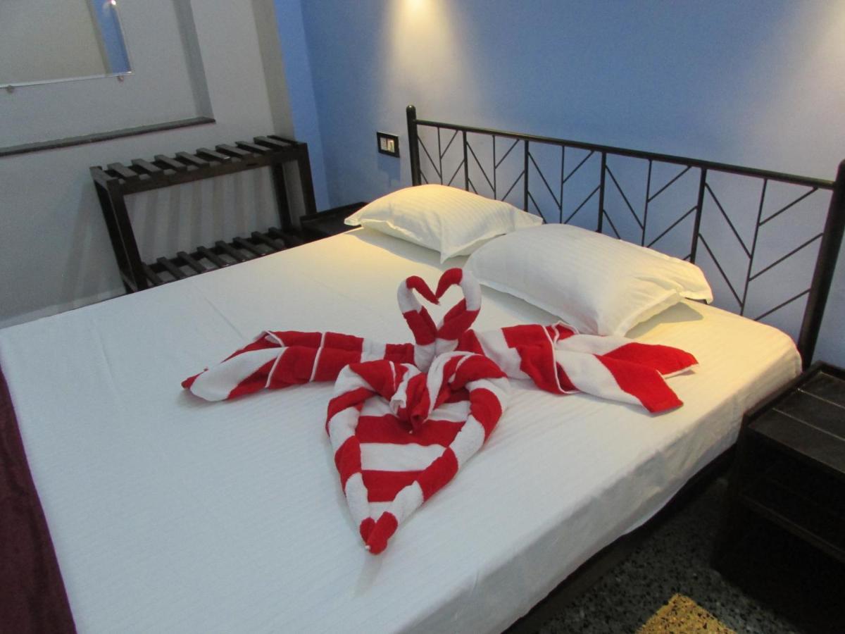 Sanrit Hotel GOA Esterno foto