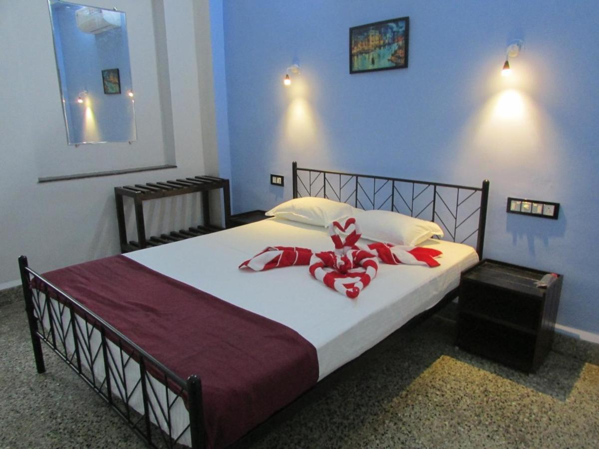 Sanrit Hotel GOA Esterno foto