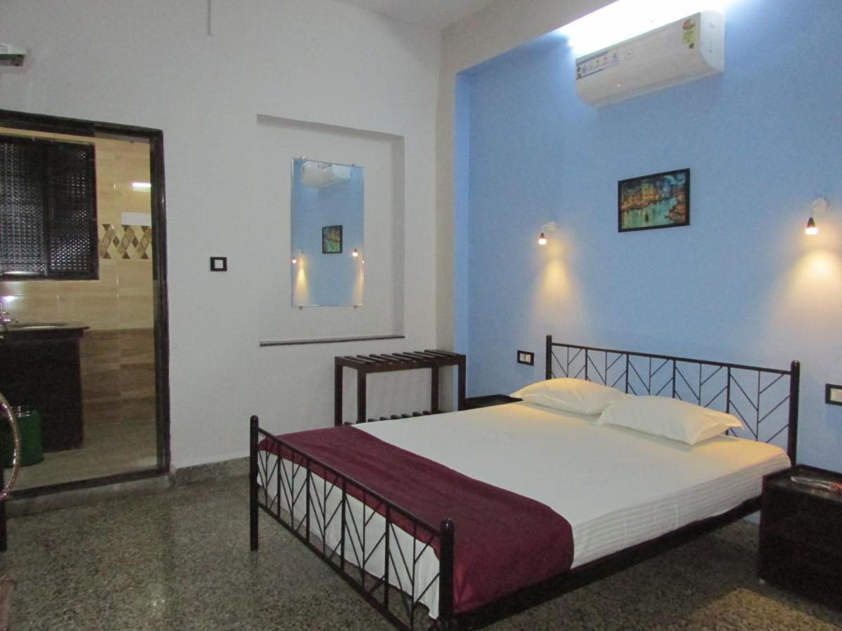 Sanrit Hotel GOA Esterno foto